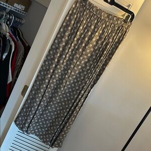 Cozy Casual Grey/White Floral Double-Slit Maxi Skirt - Sz L